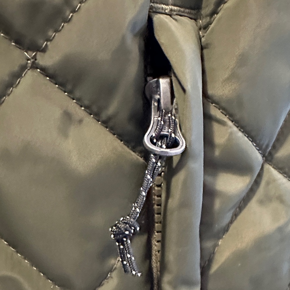 ROOTS Y2K Women’s Minimalist Olive Quilted Coat with Sleeve Patch Sz Lg - Picture 5 of 17